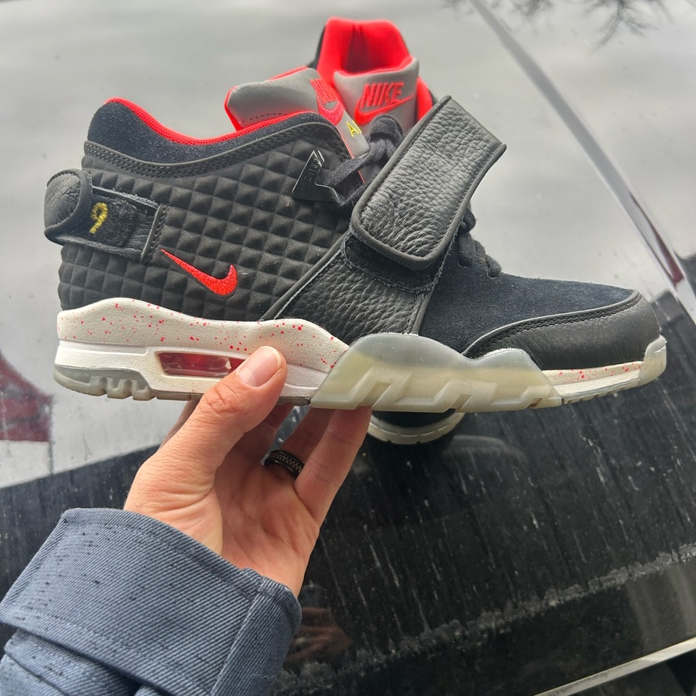 Nike Cruz 1 Black and Red Sneakers - sz 8.5